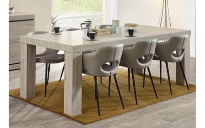 Table Belluno claire 399,00 €